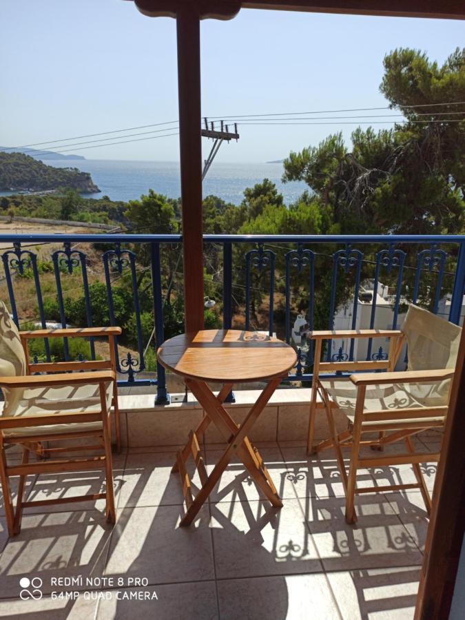 פטיטיריון Kavos Apartments Alonissos מראה חיצוני תמונה