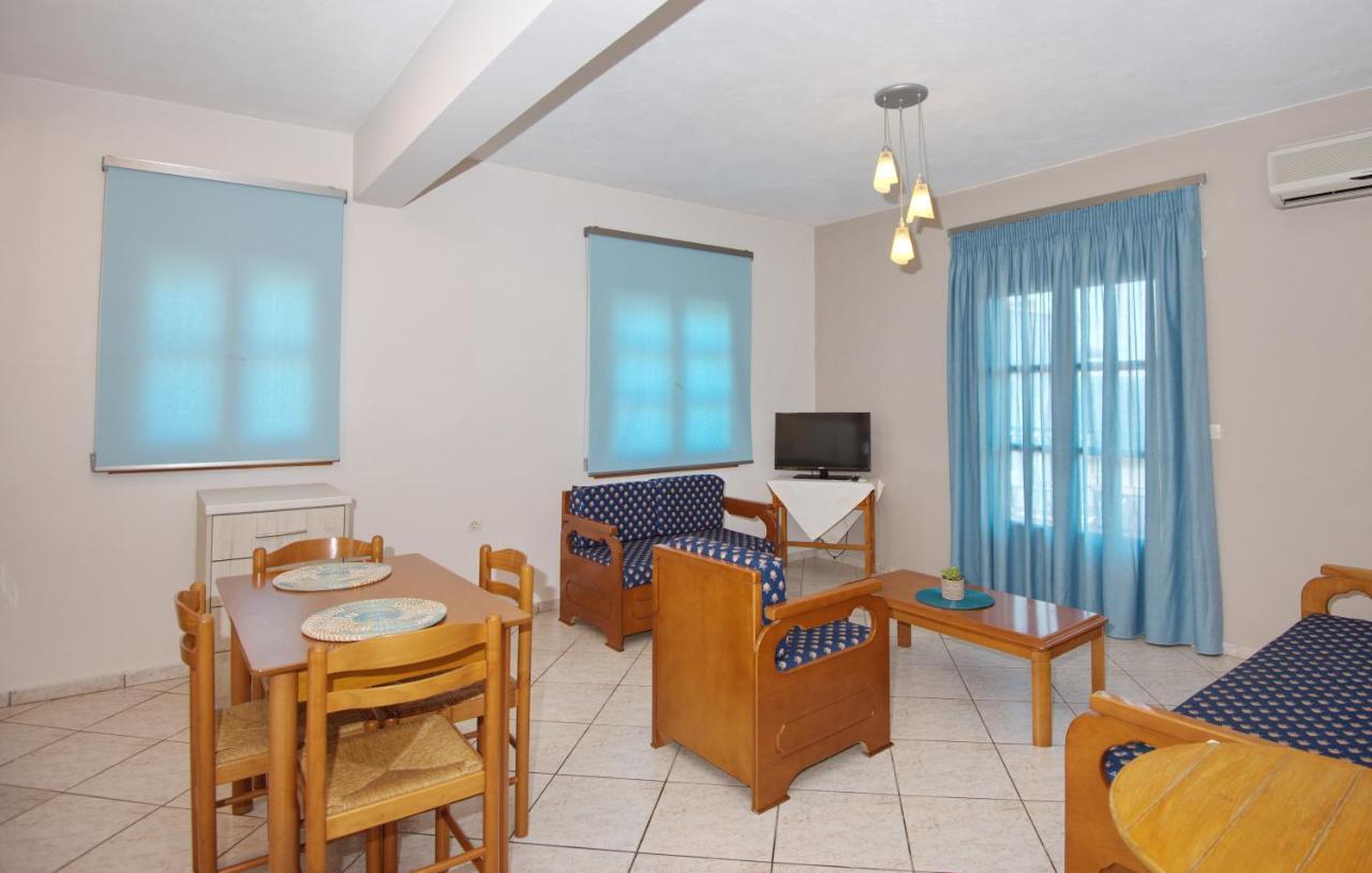 פטיטיריון Kavos Apartments Alonissos מראה חיצוני תמונה