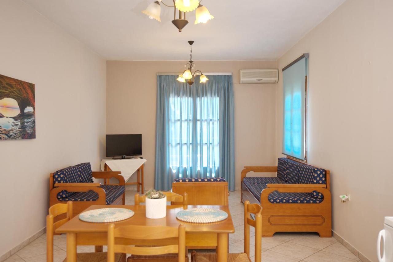 פטיטיריון Kavos Apartments Alonissos מראה חיצוני תמונה