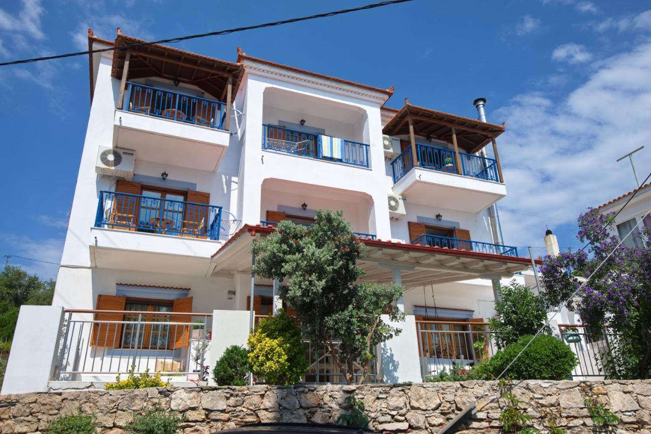 פטיטיריון Kavos Apartments Alonissos מראה חיצוני תמונה