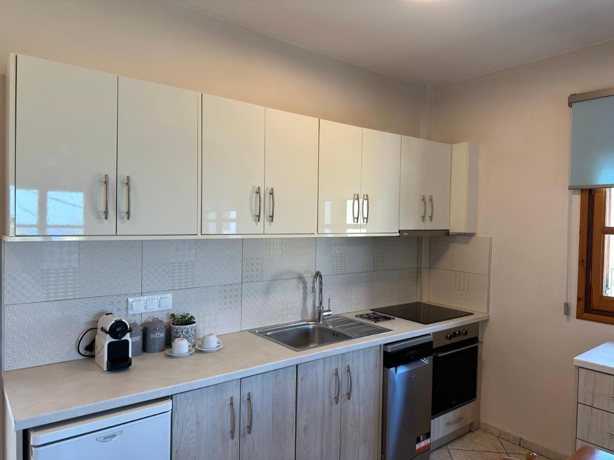 פטיטיריון Kavos Apartments Alonissos מראה חיצוני תמונה